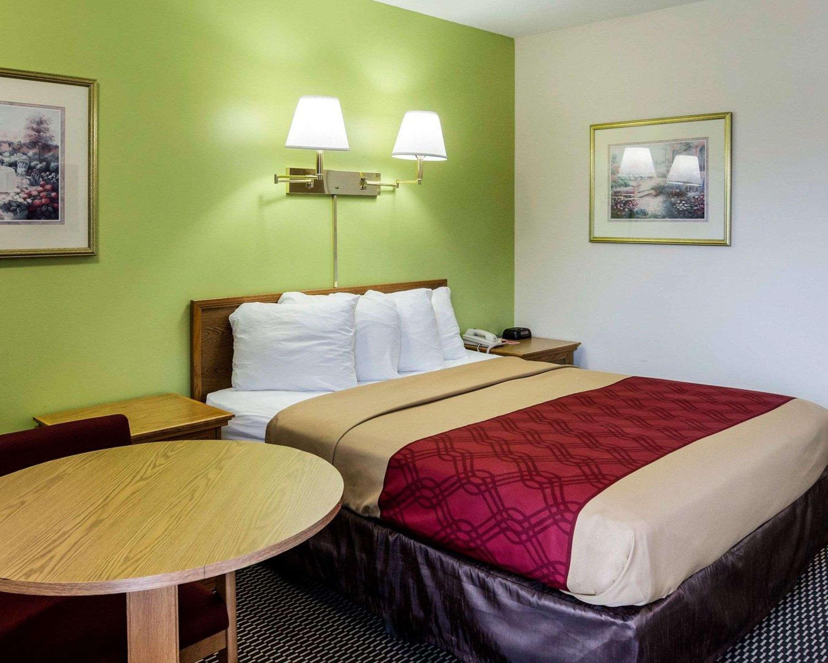 Econo Lodge University Lawrence Εξωτερικό φωτογραφία