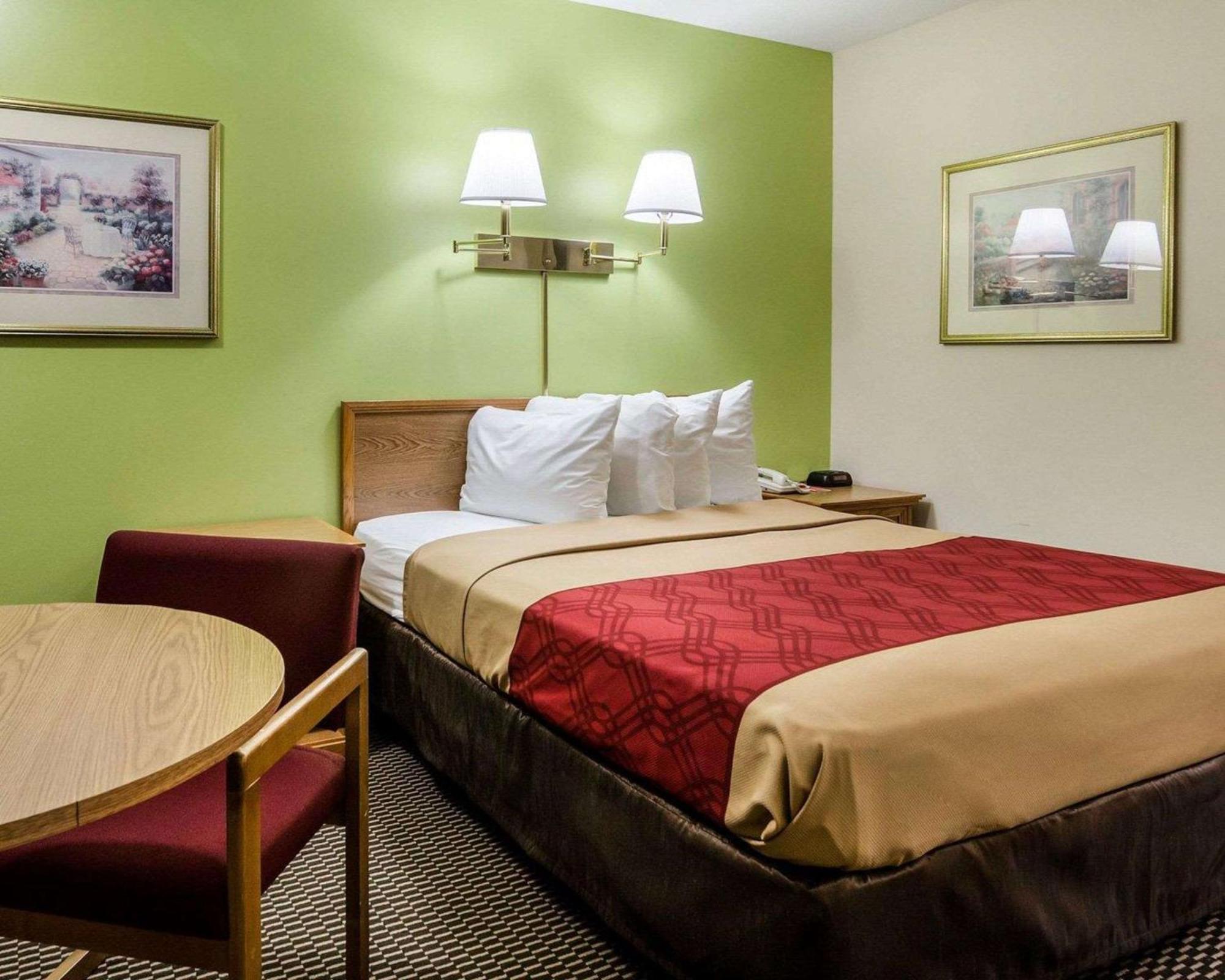 Econo Lodge University Lawrence Εξωτερικό φωτογραφία