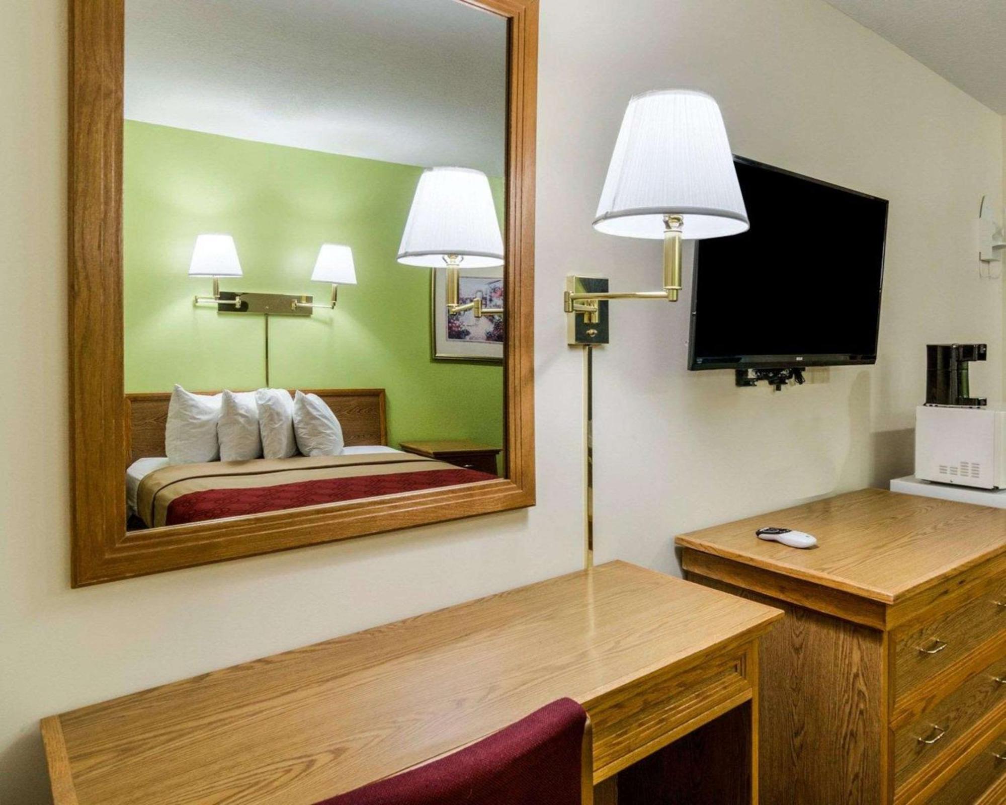 Econo Lodge University Lawrence Εξωτερικό φωτογραφία